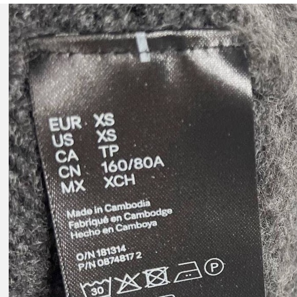 H&M V Neck Sweater - Picture 6 of 6